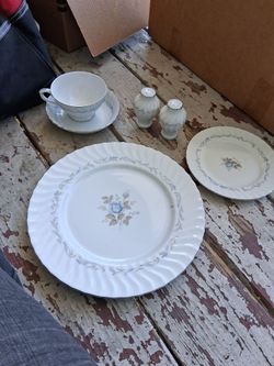 Carillon fine China 6pc set