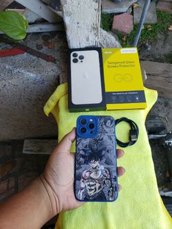 Iphone 13 pro max 256GB Gold Edition Paid off $1000! That why is unlocked. With box. $400! Firm trade for high end Pokémon card or cards  PSA 10 9.5 9