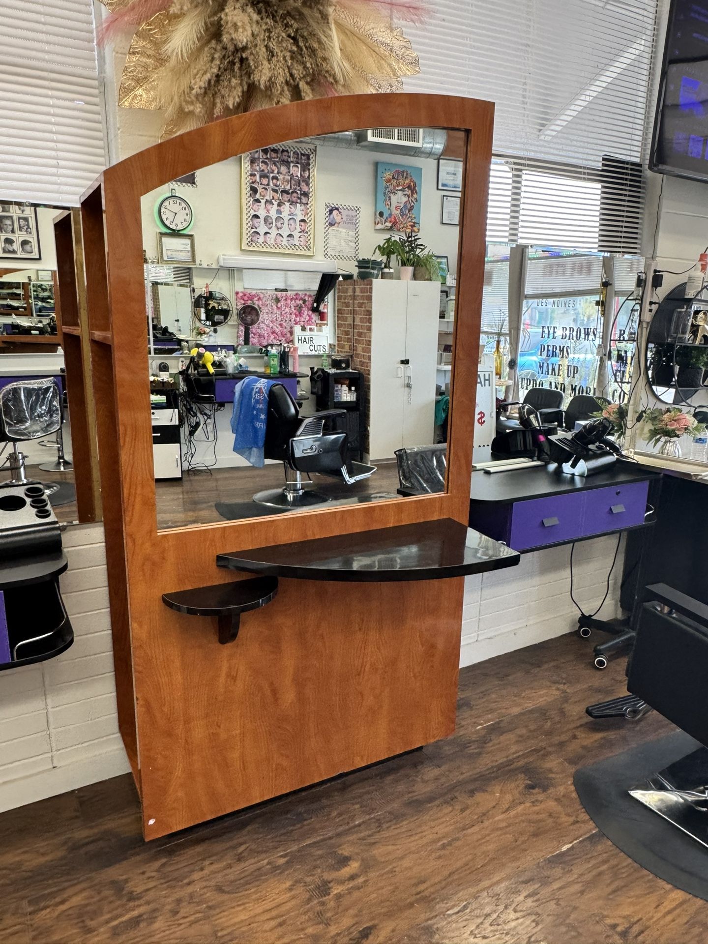 Station Barber or Hair Stylist Station