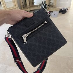 Gucci Purse /satchel Men Or Woman 