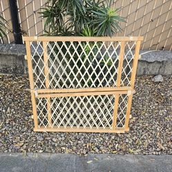ADJUSTABLE/Collapsible  Dog/Baby GATE 26.5" - 42.5"