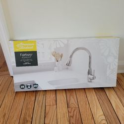 American standard Fairbury pull-down kitchen faucet- Chrome