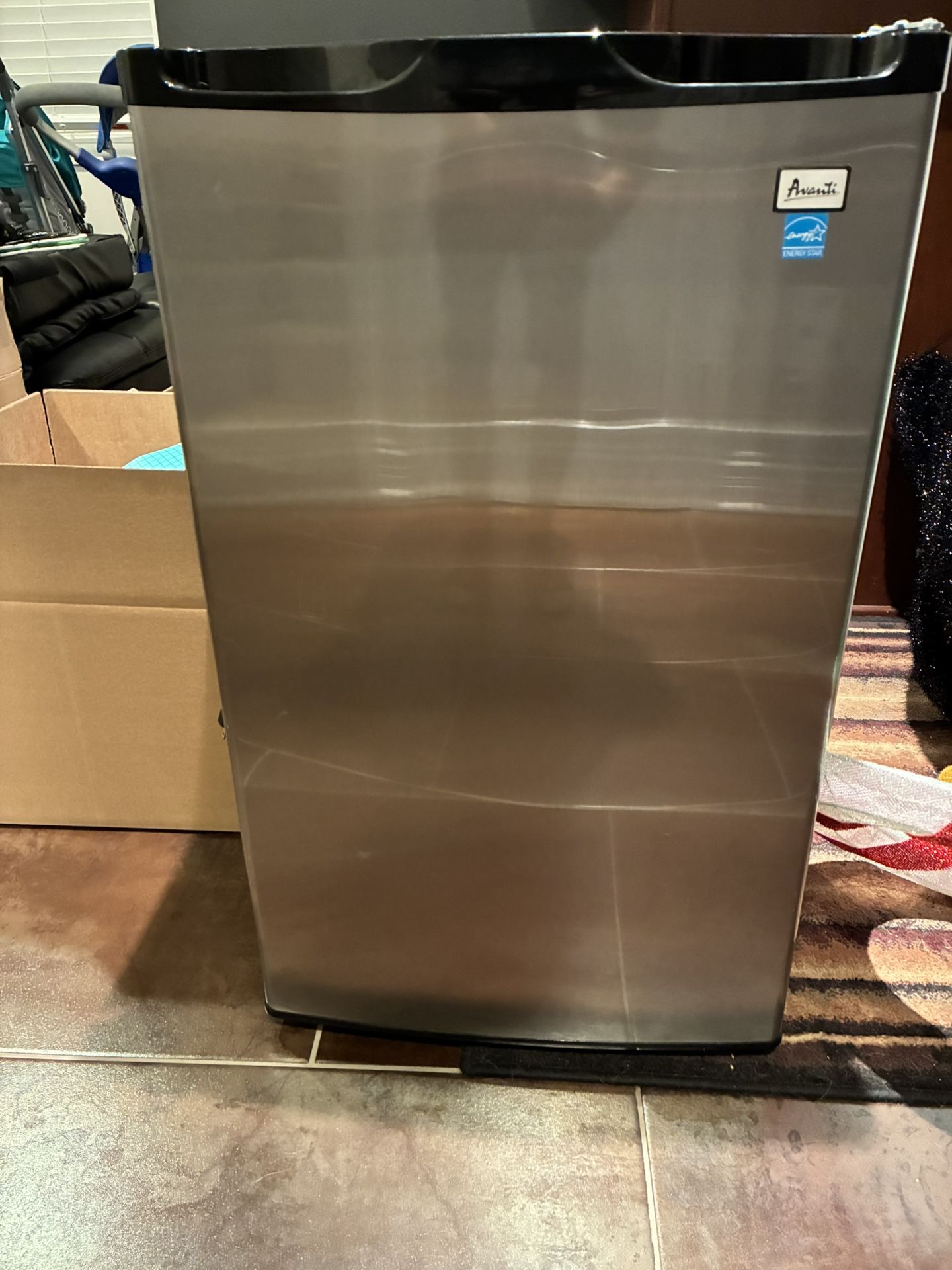 Refrigerator-Mini-Fridge. 4.4 Cu. Ft.