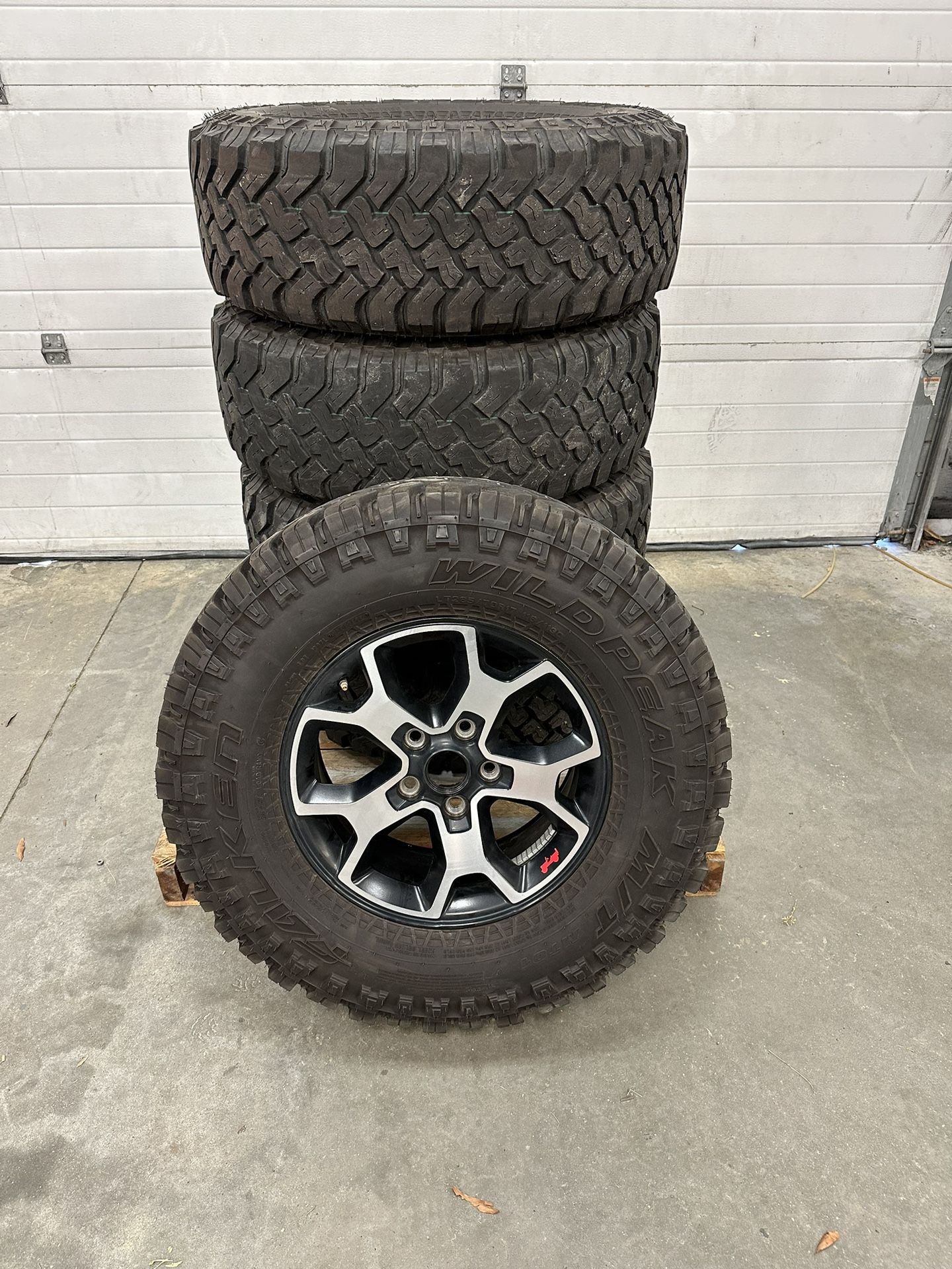 Wheels And Tires Optional 21 Wrangler Unlimited Rubicon Stock Suspension