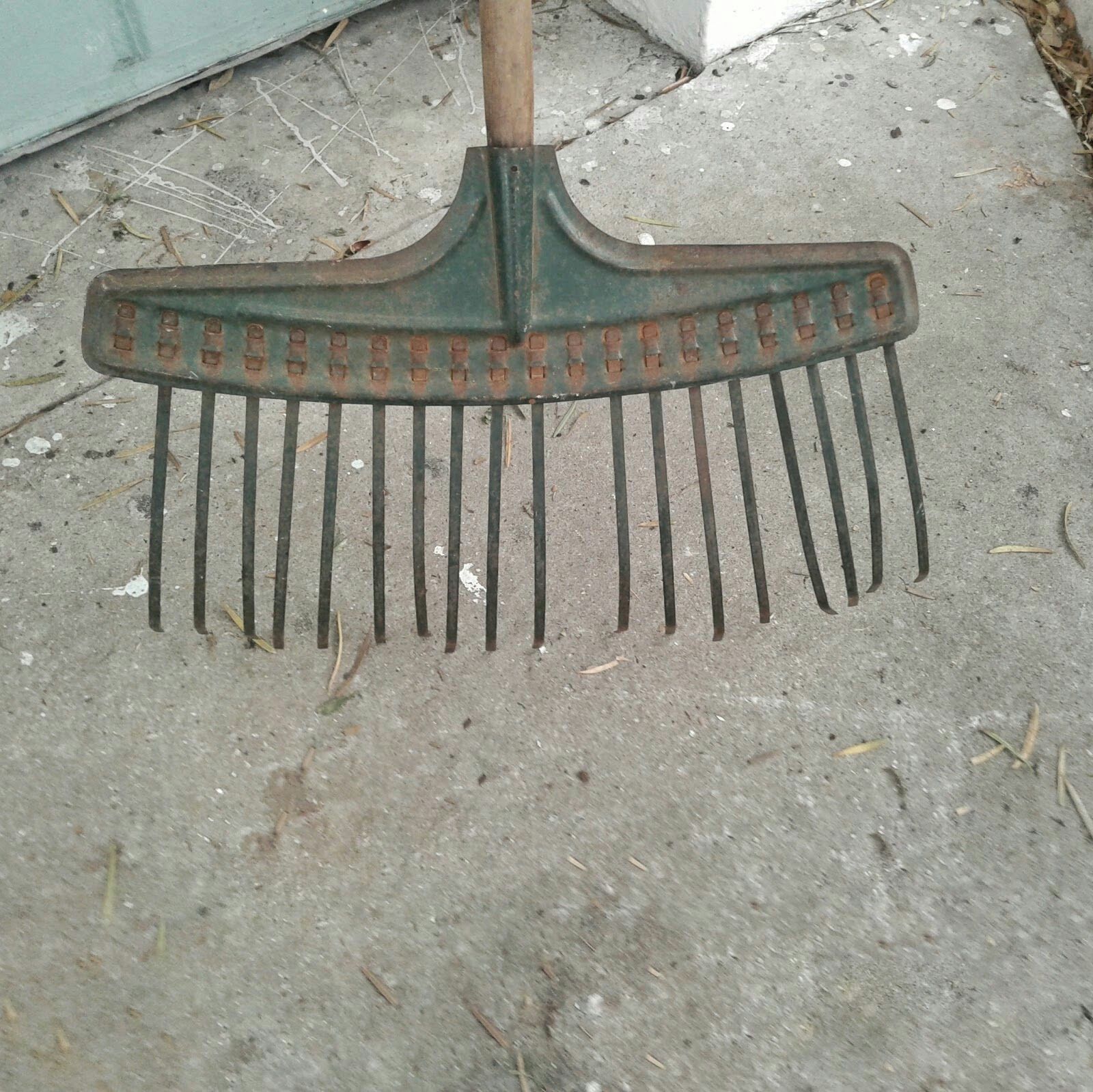 Vintage leaf rake