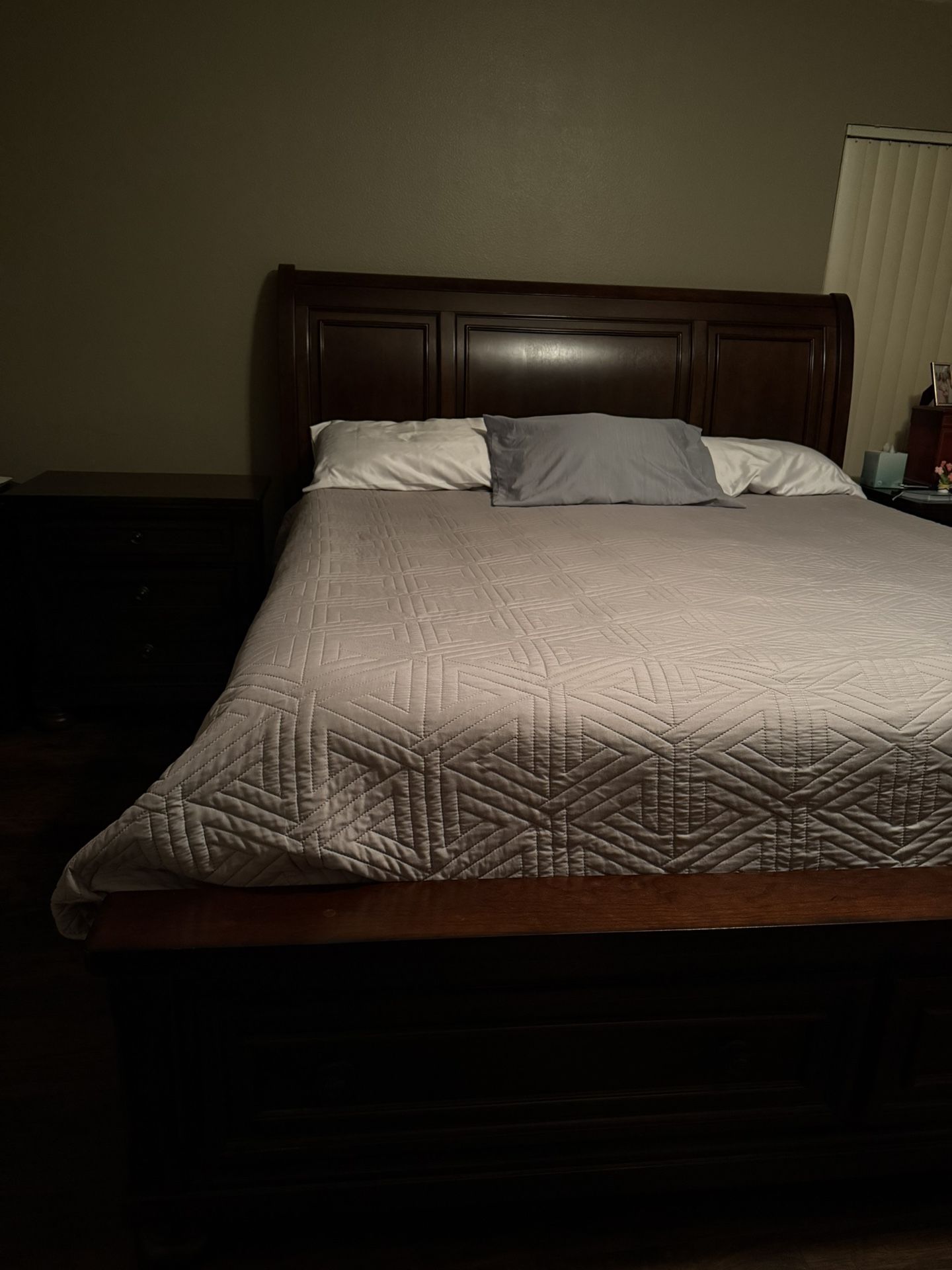 Sleigh Bed & 2 Night Stands