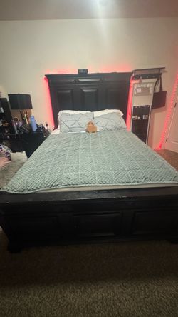Elements Furniture "Bridgestone" Queen Solid Wood Panel Bed Frame