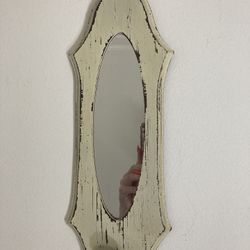 Mirror decor with vintage look