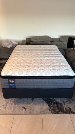 Full size mattress. Box spring. Metal frame