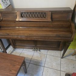 Everett Piano