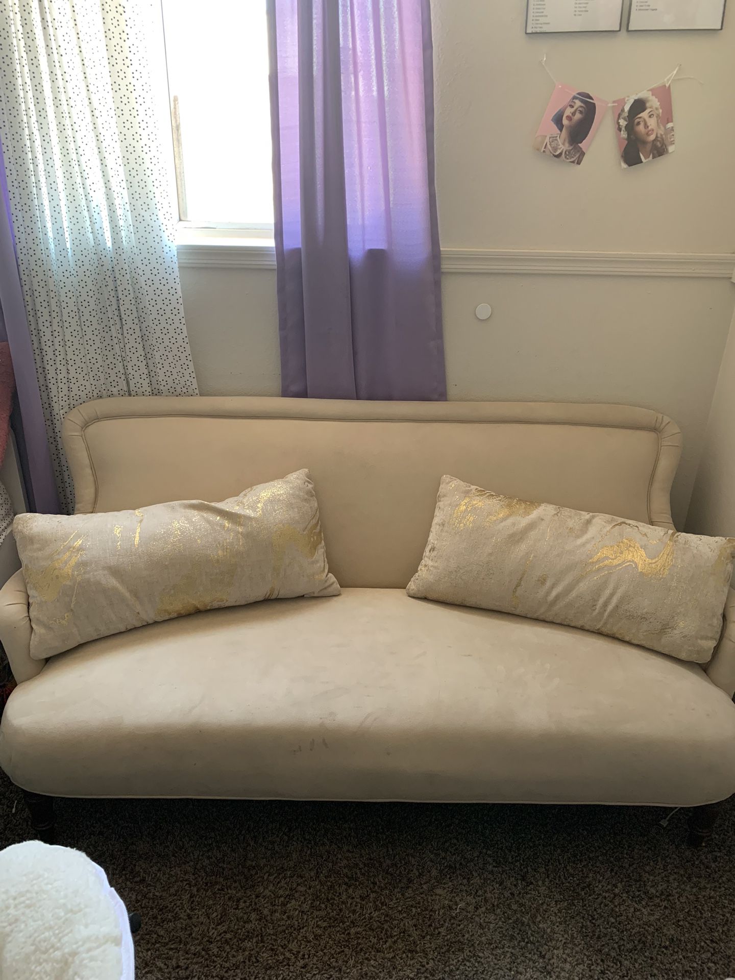 Small Couch/Settee