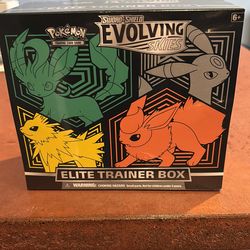 Evolving Skies Trainer Box