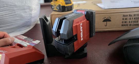 Hilti laser PM 20-CG with battery and charger.