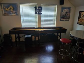 Shuffleboard table