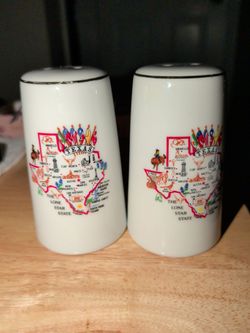 Texas salt and pepper shakers