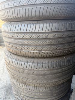 (4) 235/55R20  SET OF USED TIRES MICHELIN 70% LIFE !!