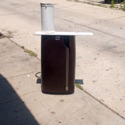Air Conditioner  Portable  14,000  BTU  . Blows Ice Cold Air 