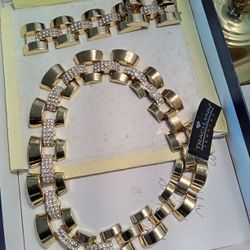 2pc Lady Gold Jewelry Made From Lynn Taylor Brand And DVD With Remote.