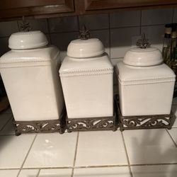 The GG Collection Ceramic Reusable Canister with Lid
