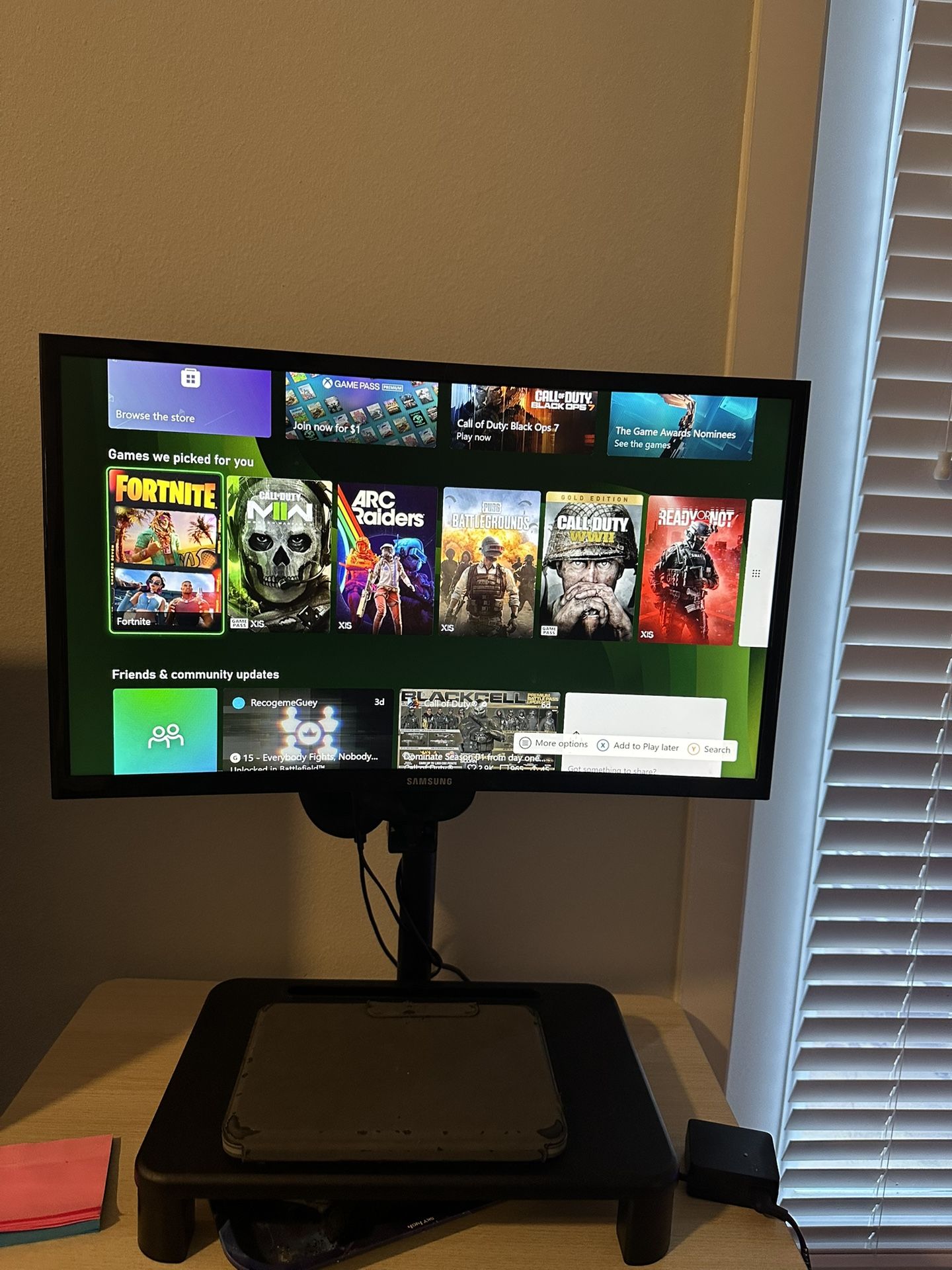 Samsung Gaming Monitor Comes With Stan