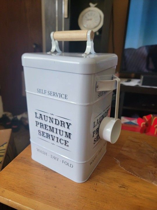 💖NEW METAL LAUNDRY CANISTER, COMES WITH A SCOOPER THAT HANGS ON THE SIDE. 12"Tx6.5" W