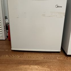 Mini Dorm Refrigerator