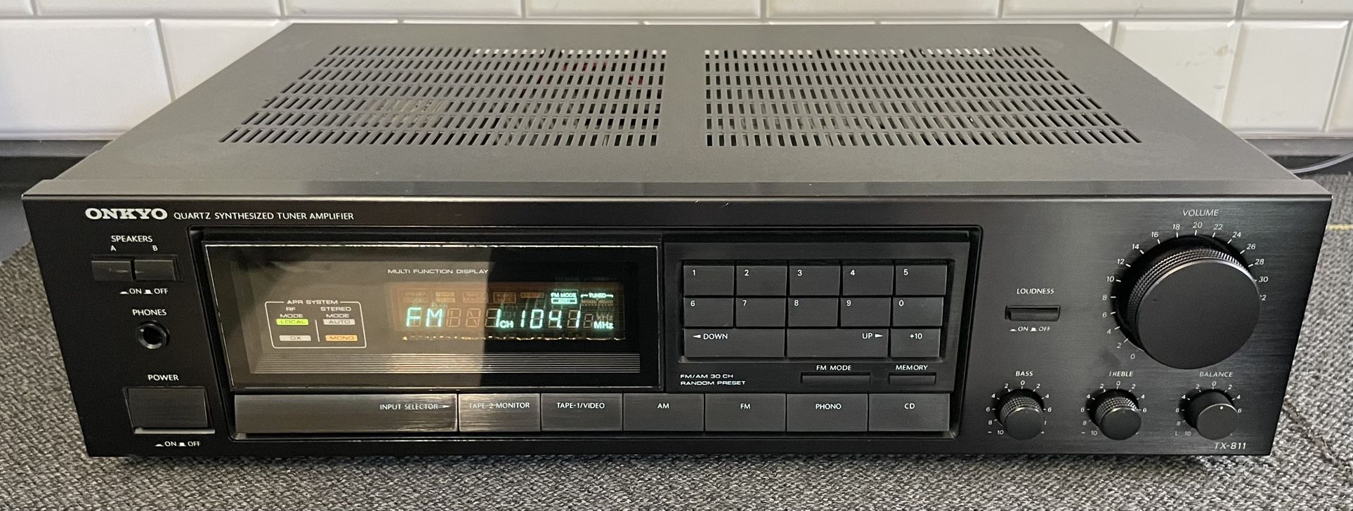 Vintage Onkyo TX-811 Receiver In Ex Cond.