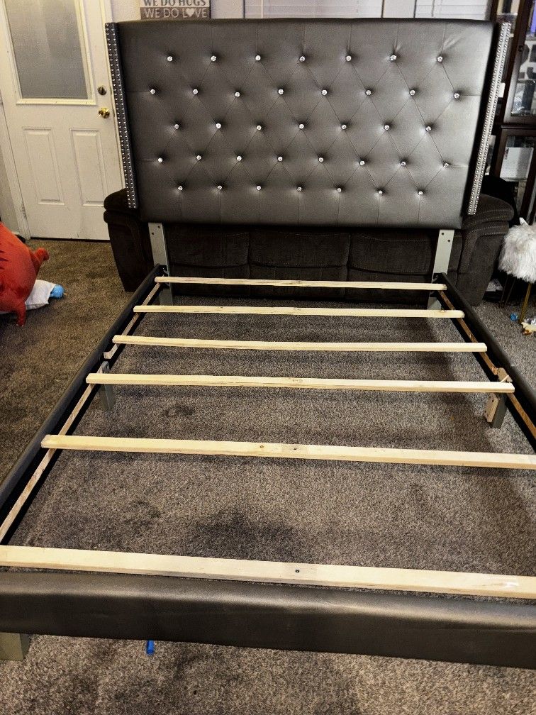 Queen Bedframe