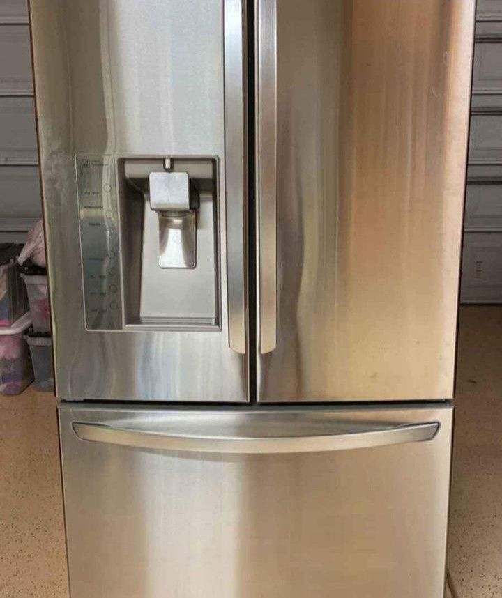 LG Stainless Steel Refrigerator French Door Bottom Freezer Works Great