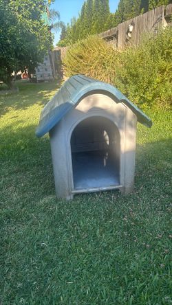 Med size dog house
