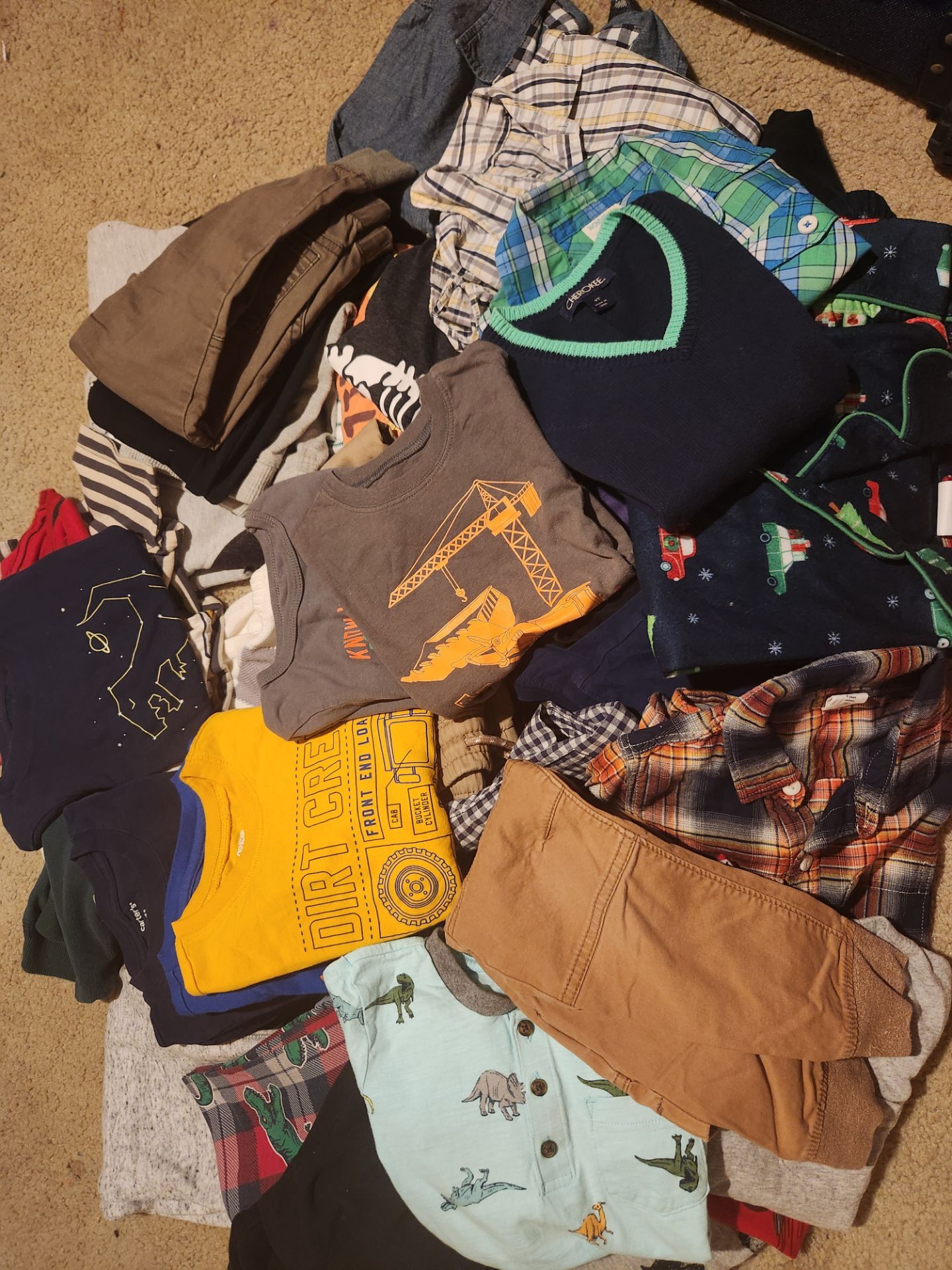 Free lot of clothes for boy 4t