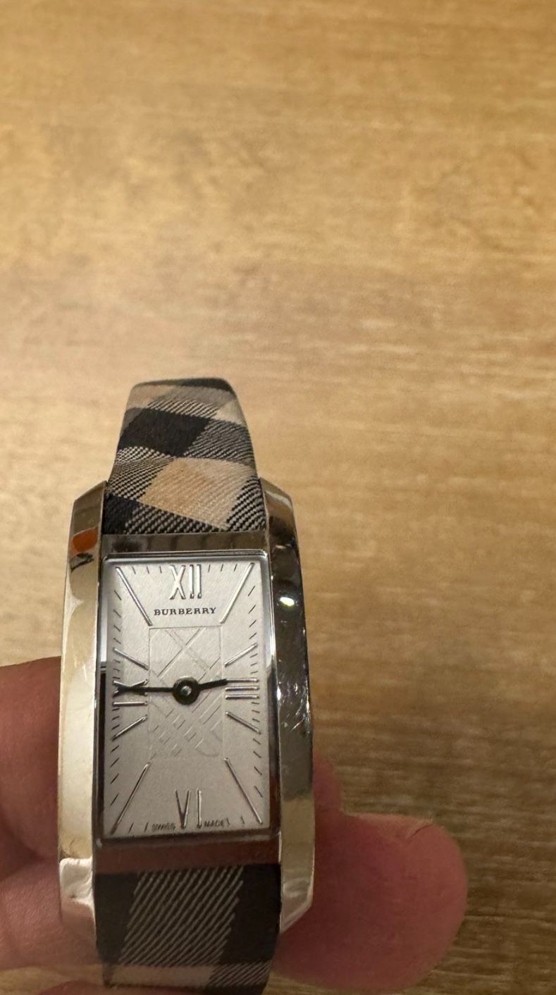 Burberry Women’s Watch Rectangular Small