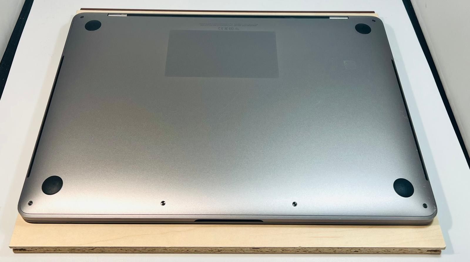 Apple MacBook Pro 13” 2020 TouchBar 2.3Ghz Core i7 16GB 500GB 