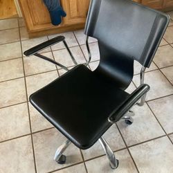 Black Swivel Adj Office Chair Cash 