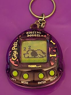 Tiger Electronics Giga Pets Digital Doggie virtual pet keychain
