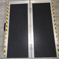 3 Feet Portable Wheelchair Ramp 600LBS Capacity Non-Skid Aluminum Handicap Ramps,Seamless Folding Threshold Ramp Wheel Chair