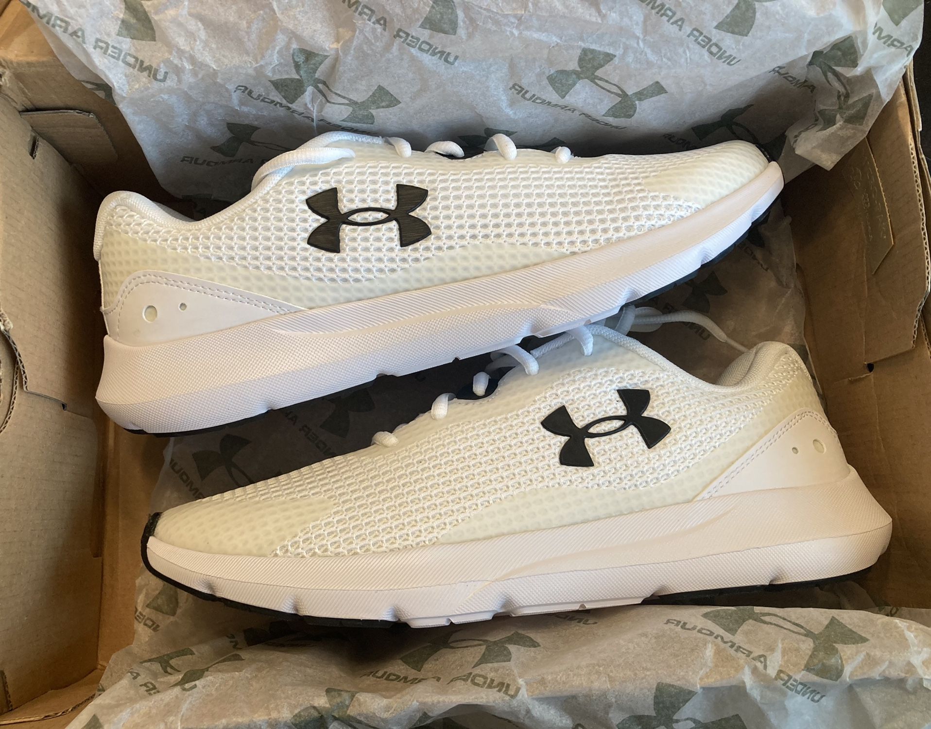NEW!Womens Under Armour Surge 3 Size 11
