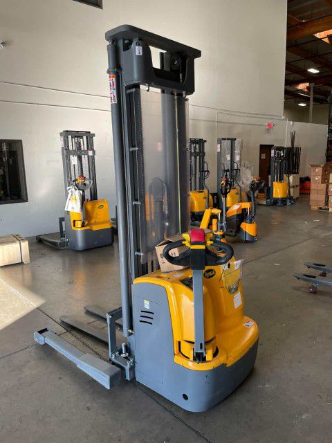 BRAND NEW FULL ELECTRIC PALLET STACKER