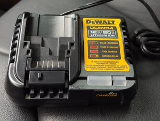 DeWalt 4AMP FAST CHARGER 🔌