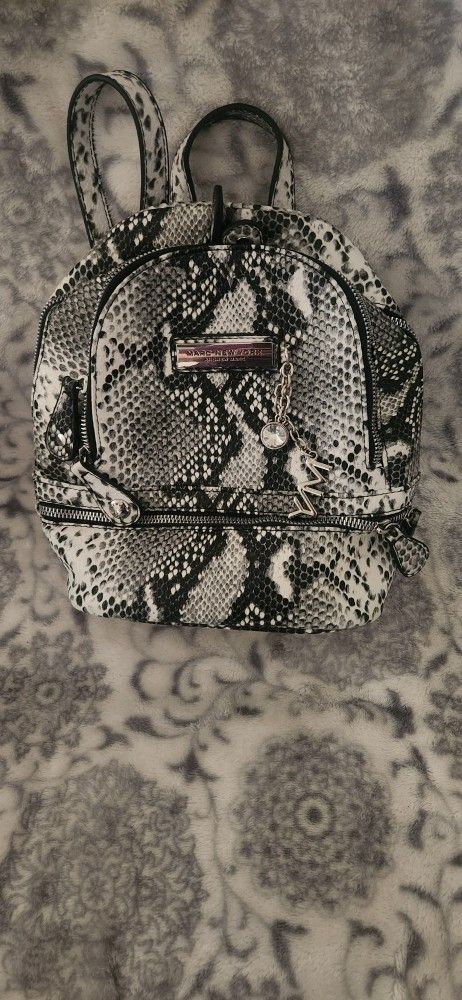 Marc Jacobs Bag/ Pures/ Backpack Like New Condition