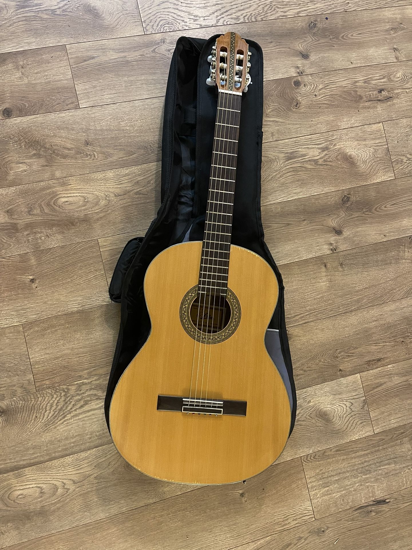 Aria Model A-586