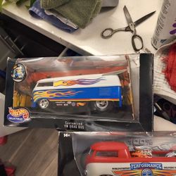 Hot wheels Vw DRAG BUS 1:18 SCALE