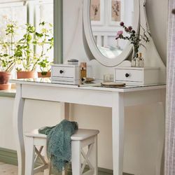 Make Up Table And Chair Just For 190$