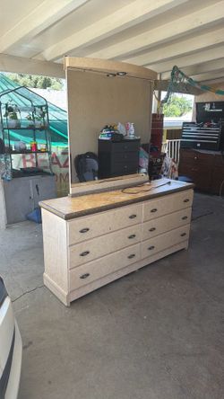 Dresser