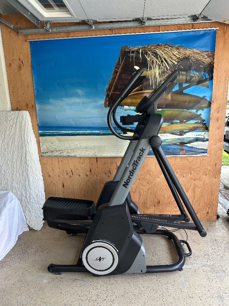 NordicTrack Freestride Trainer FS7i. New Condition.