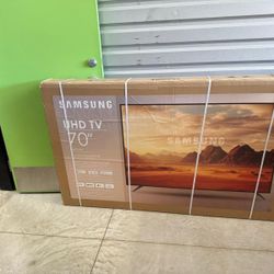 Hd383 70” Samsung smart 4k led Uhd tv floor model 