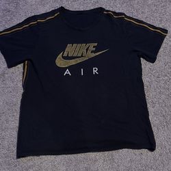 Nike Air black gold t-shirt sportswear size large in men.