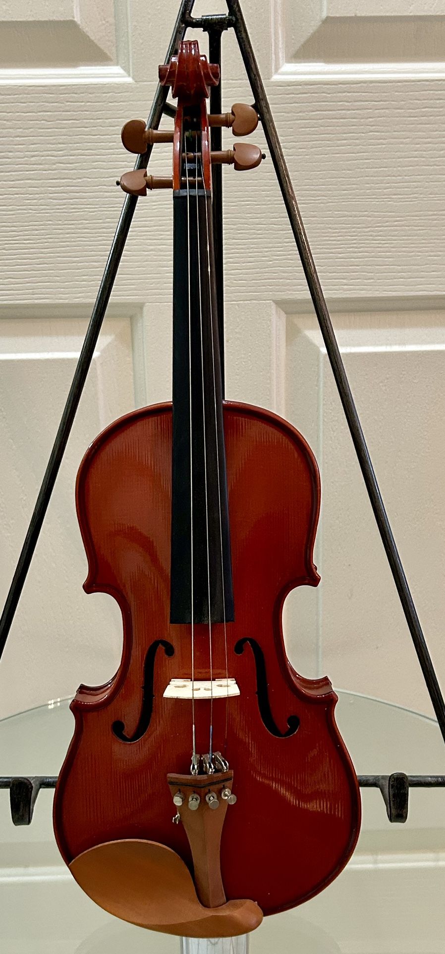  New Cremona Student SV- 150 3/4 Size Violin with Case Im asking $175 or best offer!  Translucent brown finish. Ebony fingerboard.bridge.  Polished hi