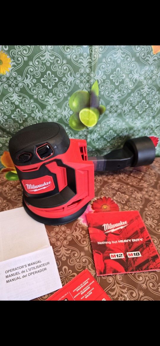 Milwaukee
M18 18V Lithium-Ion Cordless 5 in. Random Orbit Sander (Tool-Only)