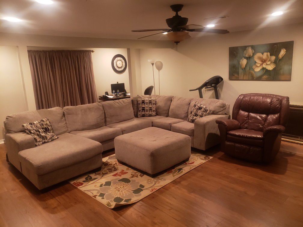 Sectional with ottoman & recliner